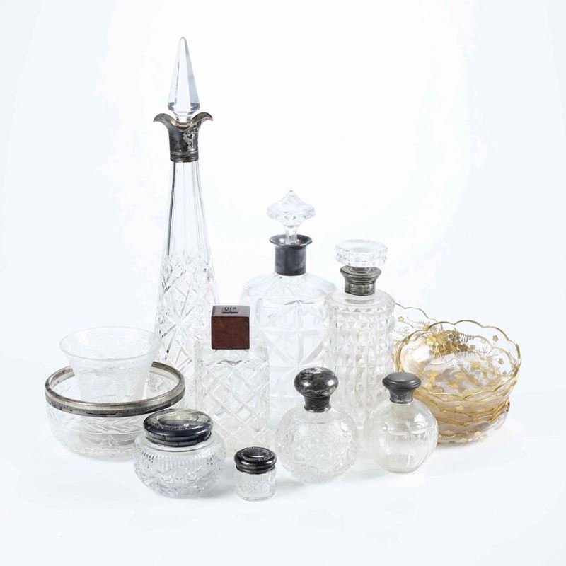 Lotto di bottiglie in vetro con montature in argento e metallo.  - Auction Silvers | Timed Auction - Cambi Casa d'Aste