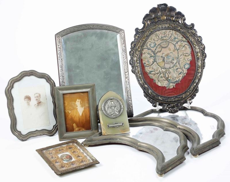 Lotto di oggetto in metallo e argento. XX secolo  - Auction Silvers | Timed Auction - Cambi Casa d'Aste