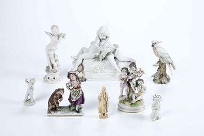 Insieme di 8 Statuine in Porcellana