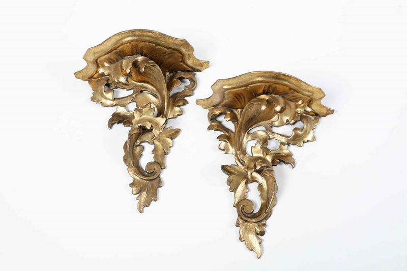 Coppia di mensoline in legno intagliato, XIX-XX secolo  - Asta Antiquariato Aprile | Cambi Time - Cambi Casa d'Aste