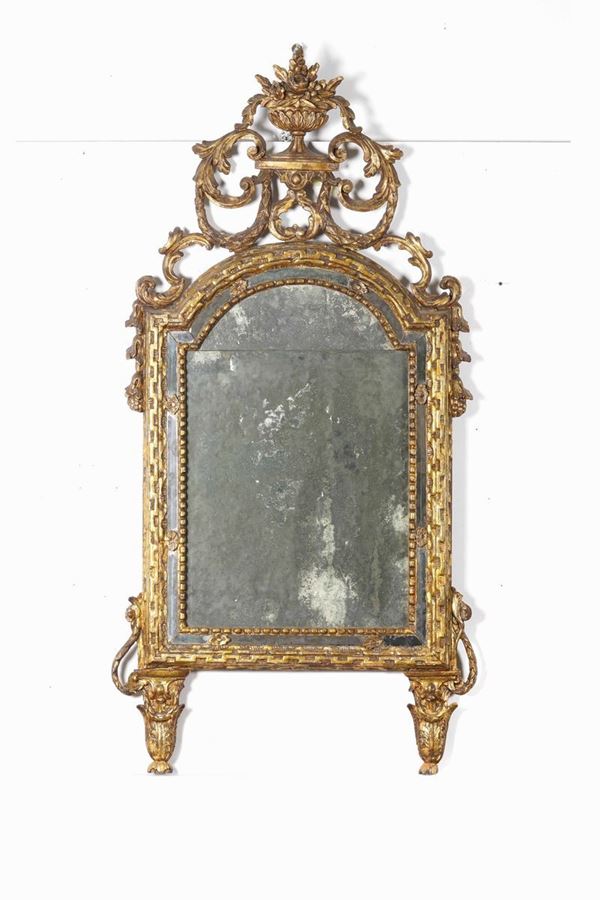 Specchiera in legno intagliato e dorato. XVIII-XIX secolo