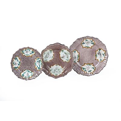 Maiolica ligure, Tre piatti in spugnato di manganese, XIX secolo
