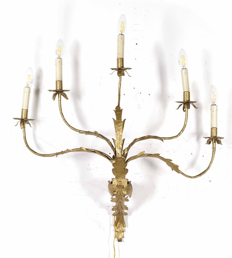 Applique a cinque luci in lamierino dorato. XIX secolo  - Auction Antique - Cambi Casa d'Aste