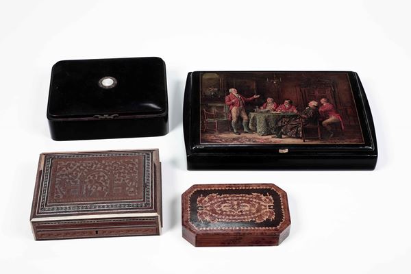 Quattro scatole diverse in legno. XX secolo