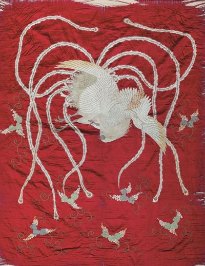 Tessuto Ricamato in Seta con Figura di Fenice su Fondo Rosso, Cina, Inizio XX Secolo