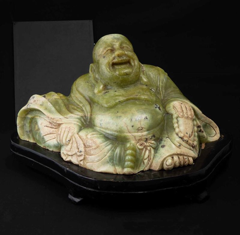 Grande figura Budai scolpito in giadeite, Cina, XX secolo  - Asta Chinese Works of Art - II - Cambi Casa d'Aste