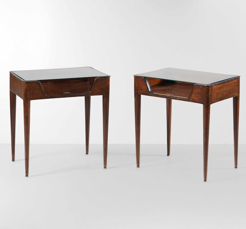 Coppia di tavolini. Struttura in legno e piano in vetro.  - Auction Design Lab - Cambi Casa d'Aste