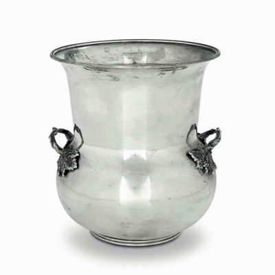 Porta Bottiglie. Argento Fuso, Sagomato e Cesellato. Argenteria Milanese del XX Secolo, Argentier...