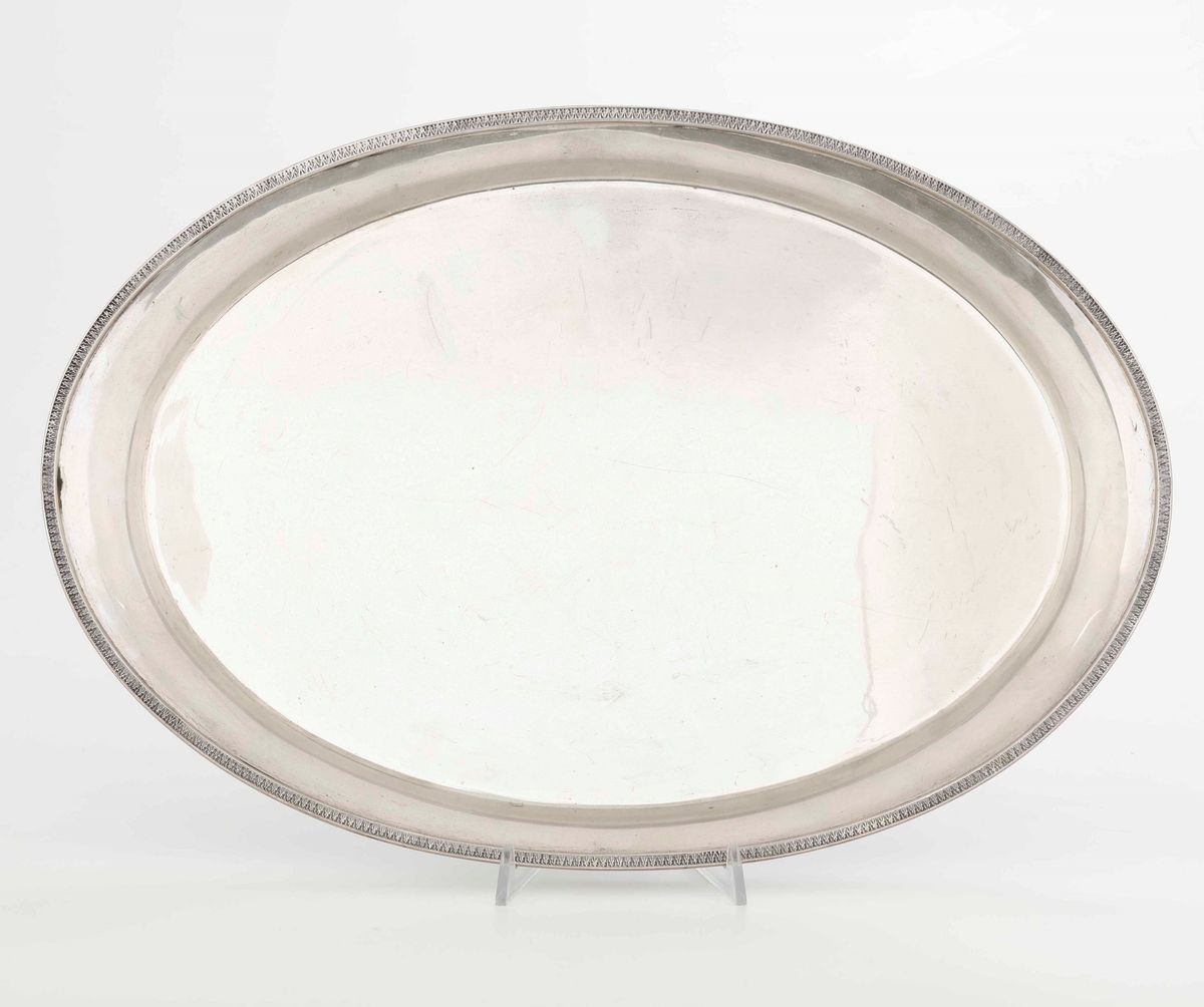 Vassoio Ovale in Argento. Argenteria Italiana del XX Secolo, Bollo Dell'argentiere Consunto