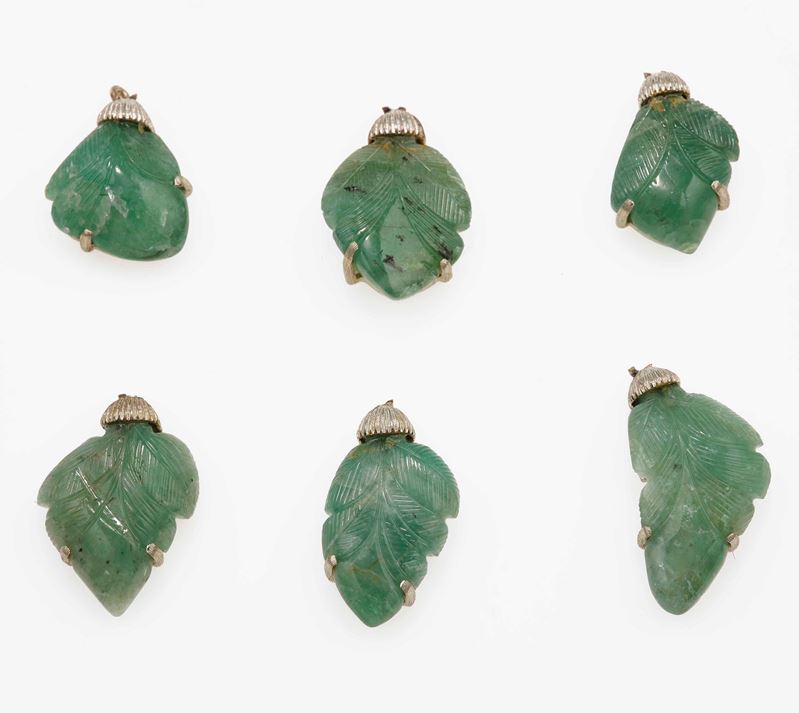 Six carved emerald  - Auction Jewels - Cambi Casa d'Aste