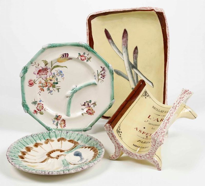 Un piatto da portata con sgocciolatoio e due piatti per asparagi Francia, inizio del XX secolo  - Auction Ceramics and Glass | Timed Auction - Cambi Casa d'Aste