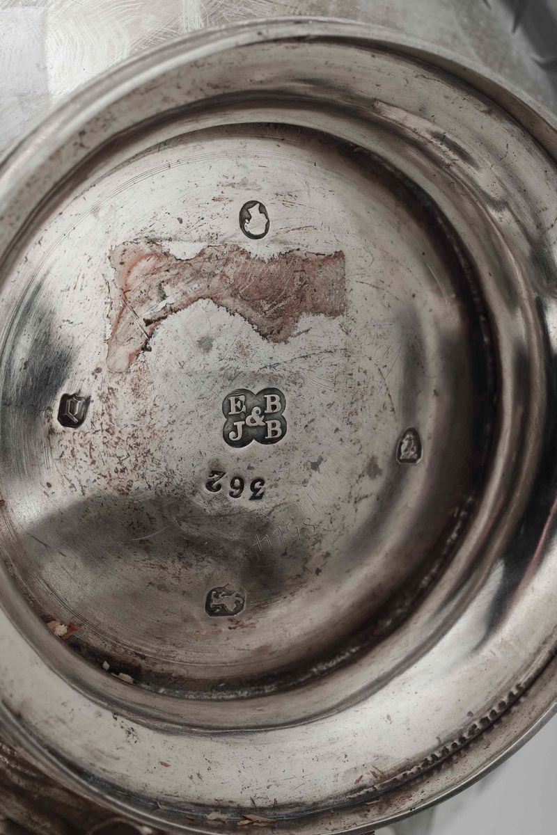 Kettle. Argento Sterling Fuso, Sbalzato e Inciso. Londra 1859, Argentiere Edward John Barnard