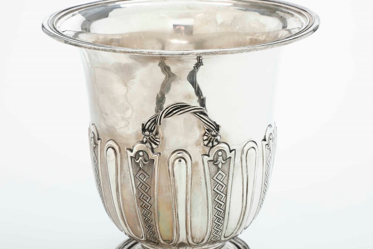 Porta Champagne. Argento Fuso e Sagomato. Argenteria Milanese del XX Secolo. Argentieri F.lli Cac...