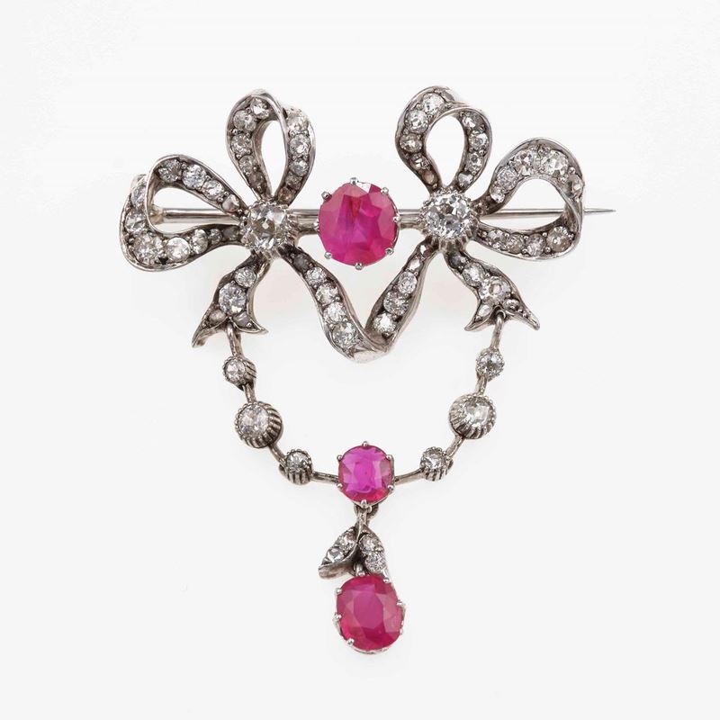 Spilla con rubini Burma e diamanti di vecchio taglio  - Asta Fine and Coral Jewels - Cambi Casa d'Aste