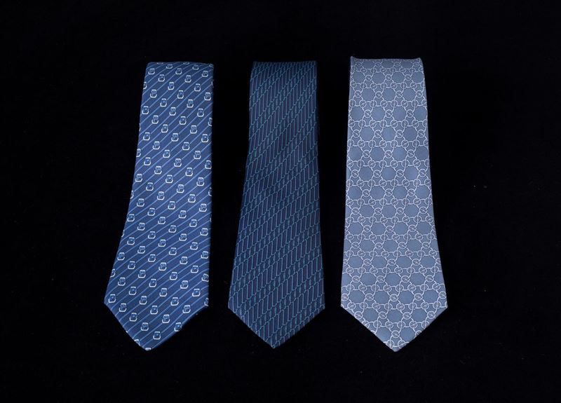Lotto di 3 cravatte Vintage in seta Hermes fondo blu  - Asta For Men | Cambi Time - Cambi Casa d'Aste