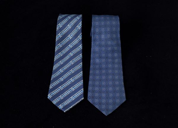 Lotto di 2 cravatte Vintage in seta Hermes fondo blu