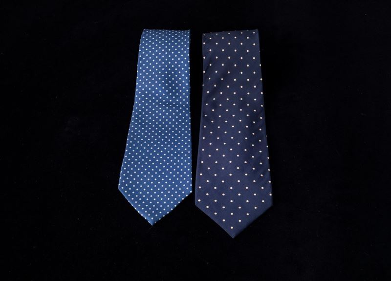 Lotto di 2 cravatte Vintage in seta a pois fondo blu/azzurro  - Asta For Men | Cambi Time - Cambi Casa d'Aste