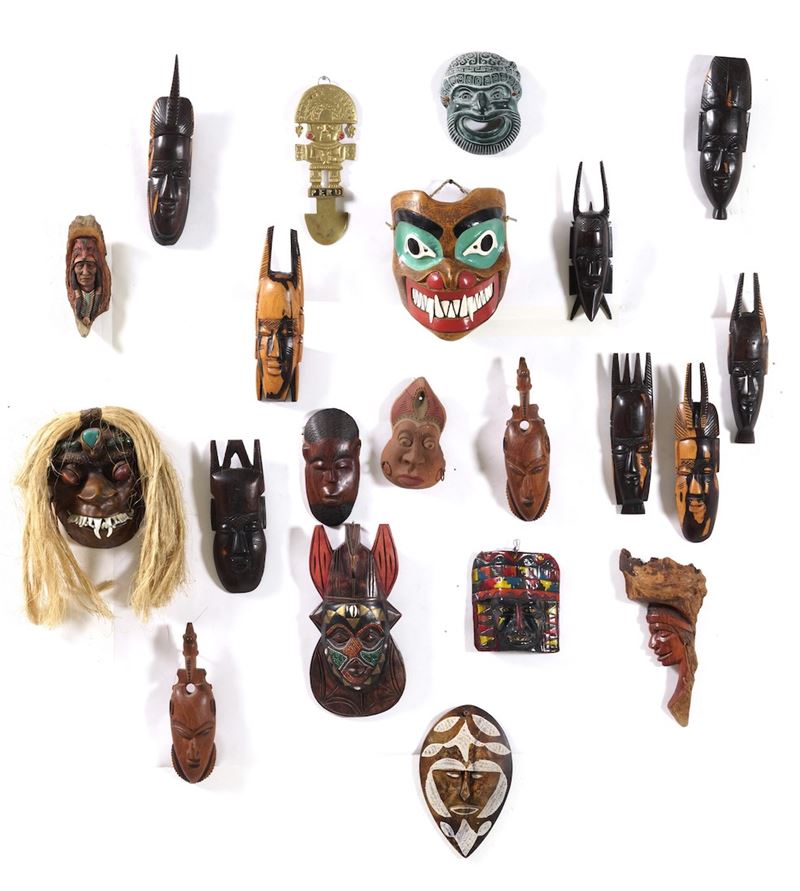 Lotto di oggetti  africani, maschere e altro  - Asta Antiquariato Settembre - Cambi Casa d'Aste