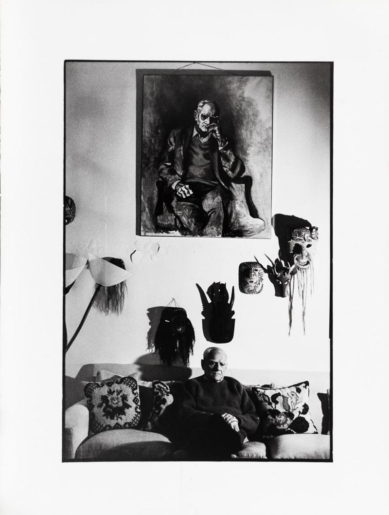 Giovanni Giovannetti : Alberto Moravia  - stampa fotografica in b/n su carta Kodak - Asta Affordable Photos | Cambi Time - Cambi Casa d'Aste