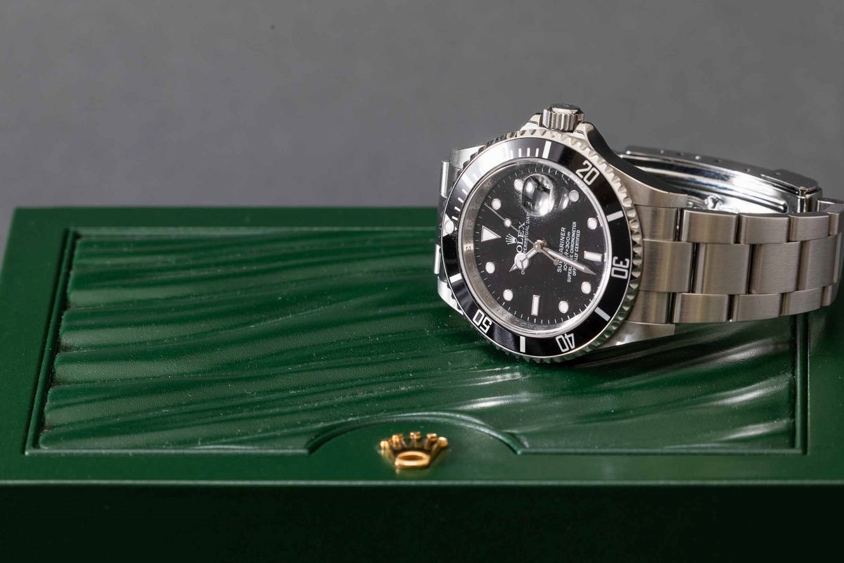 Rolex - Submariner 16610 con Cassa in Acciaio, Bracciale Oyster Chiusura Fliplock Accompagnato da...