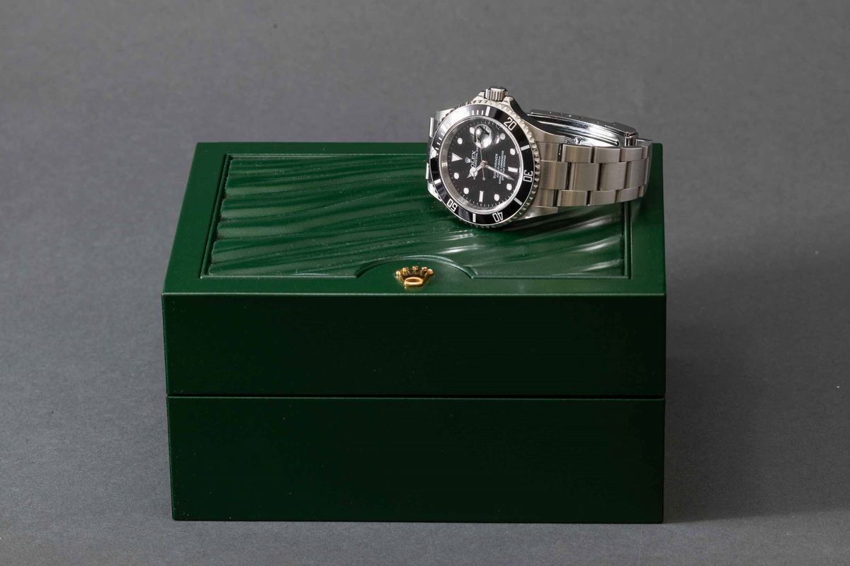 Rolex - Submariner 16610 con Cassa in Acciaio, Bracciale Oyster Chiusura Fliplock Accompagnato da...