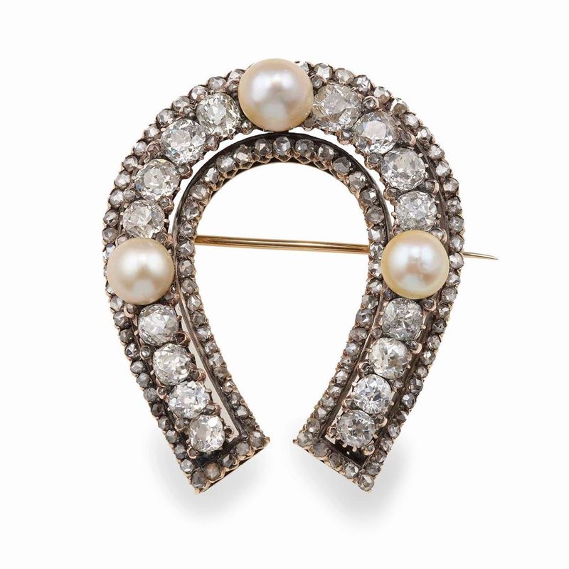 Spilla "ferro di cavallo" con perle coltivate e diamanti di vecchio taglio  - Asta Fine and Coral Jewels - Cambi Casa d'Aste