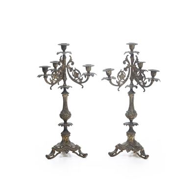 Coppia di Candelabri in Metallo Dorato. XIX Secolo