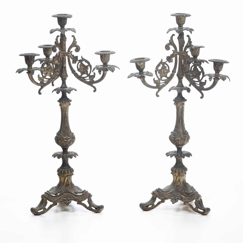 Coppia di candelabri in metallo dorato. XIX secolo  - Asta Antiquariato Ottobre | Cambi Time - Cambi Casa d'Aste