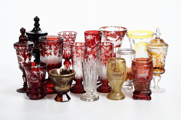 Sedici bicchieri con motivi di cacciagione Boemia, XIX e inizio XX secolo  