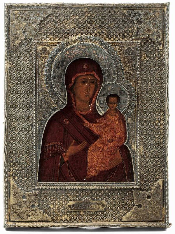 Madonna con Bambino. Icona su tavola. Probabile XVII secolo. Riza in argento sbalzato e cesellato. Mosca 1870. assaggiatore A.Svechin