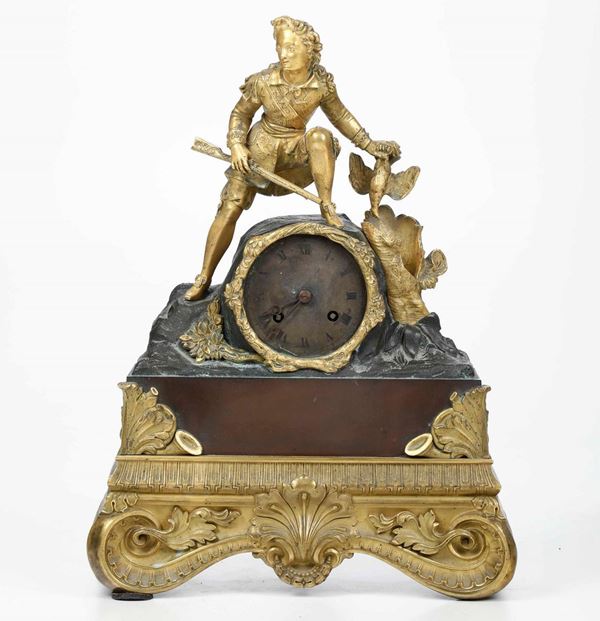 Orologio da appoggio in bronzo e metallo dorato e patinato. XIX secolo
