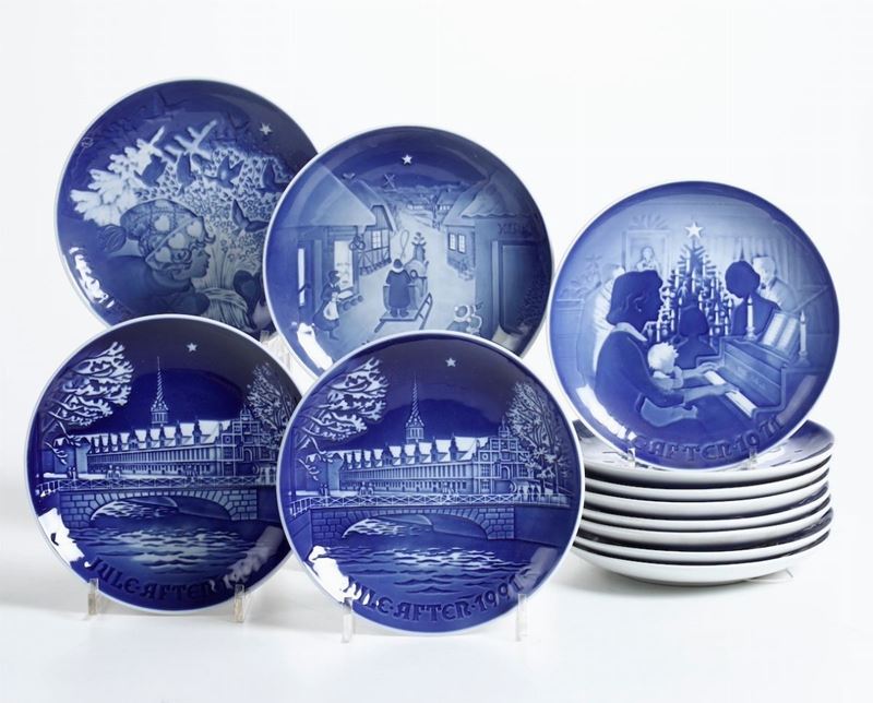 Collezione di 12 piatti natalizi Danimarca, Manifattura Bing & Grondhal, ultimo terzo del XX secolo  - Auction Ceramics and Glass | Timed Auction - Cambi Casa d'Aste