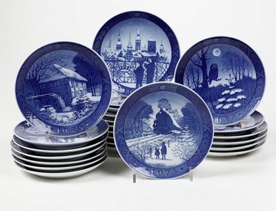 Collezione di Ventiquattro Piatti di Natale dal 1969 al 1988danimarca, Manifattura Royal Copenhag...