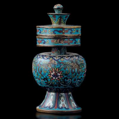 Piccolo Contenitore con Coperchio a Smalti Cloisonnè con Decori Floreali e a Fiori di Loto, Cina,...
