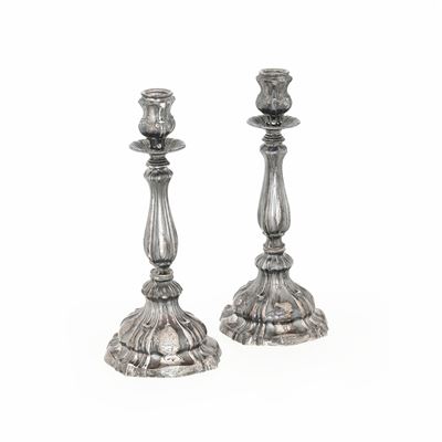 Coppia di Candelieri. Argenteria Italiana del XX Secolo. Argentiere Castaudi & Gautero, Vercelli