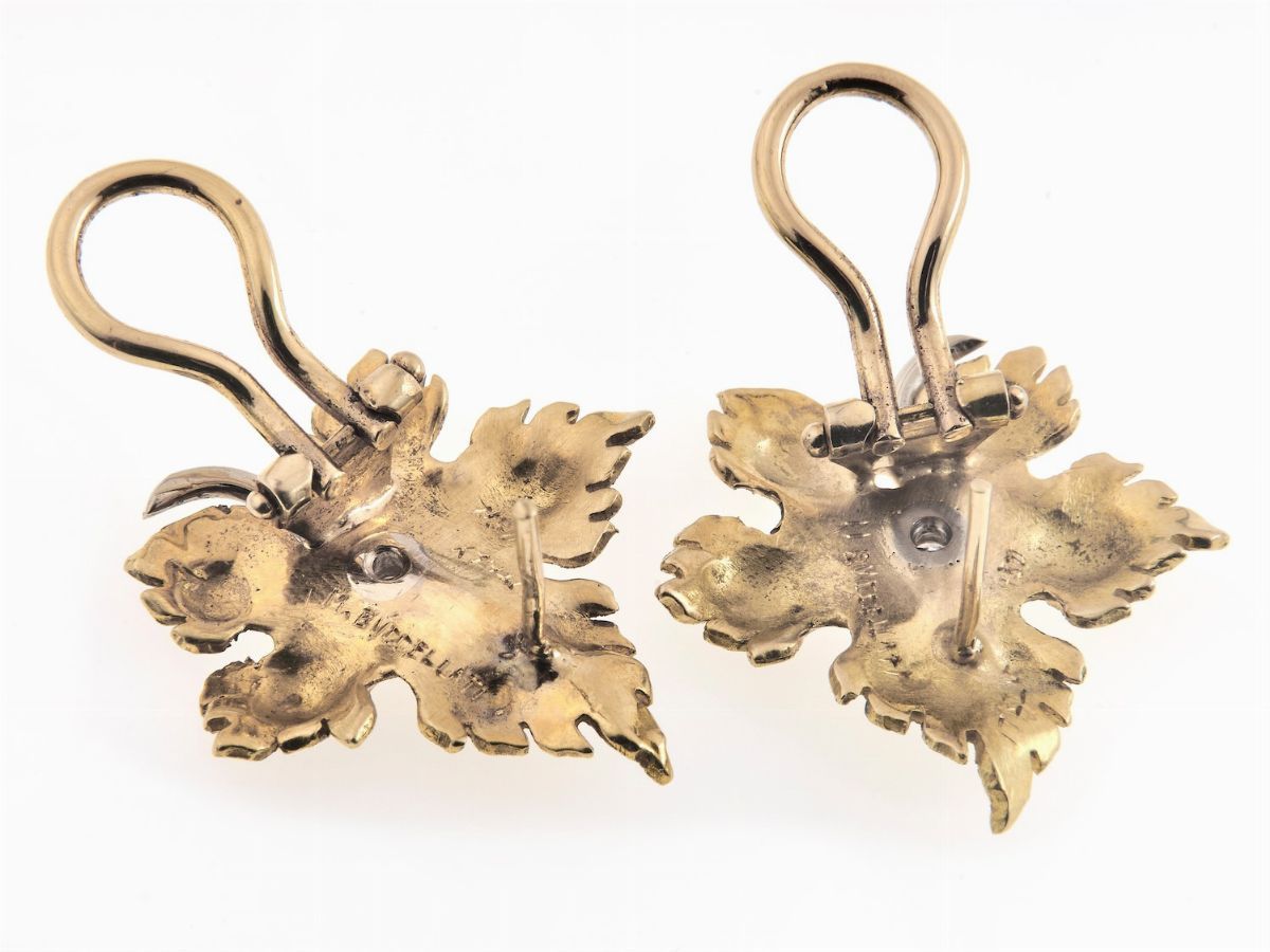 M. Buccellati. Orecchini "foglia" con Piccolo Diamante