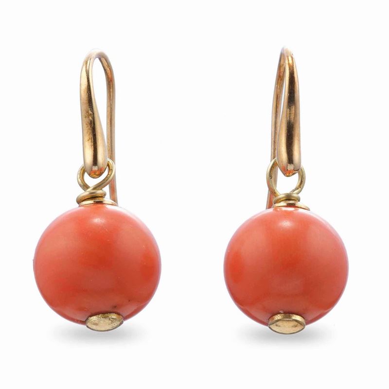 Pair of coral and gold earrings  - Auction Fine and Coral Jewels - Cambi Casa d'Aste