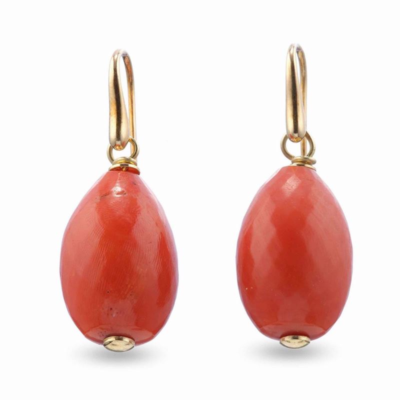 Pair of coral and gold earrings  - Auction Fine and Coral Jewels - Cambi Casa d'Aste