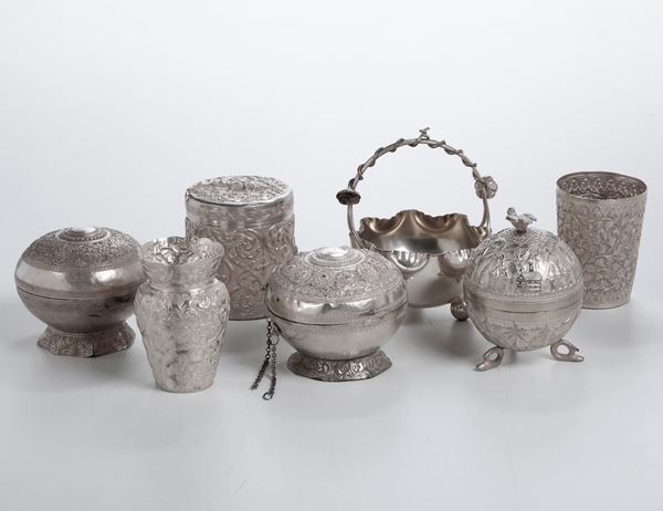 Lotto di oggetti in argento e metallo argentato. Varie manifatture del XX secolo saggio