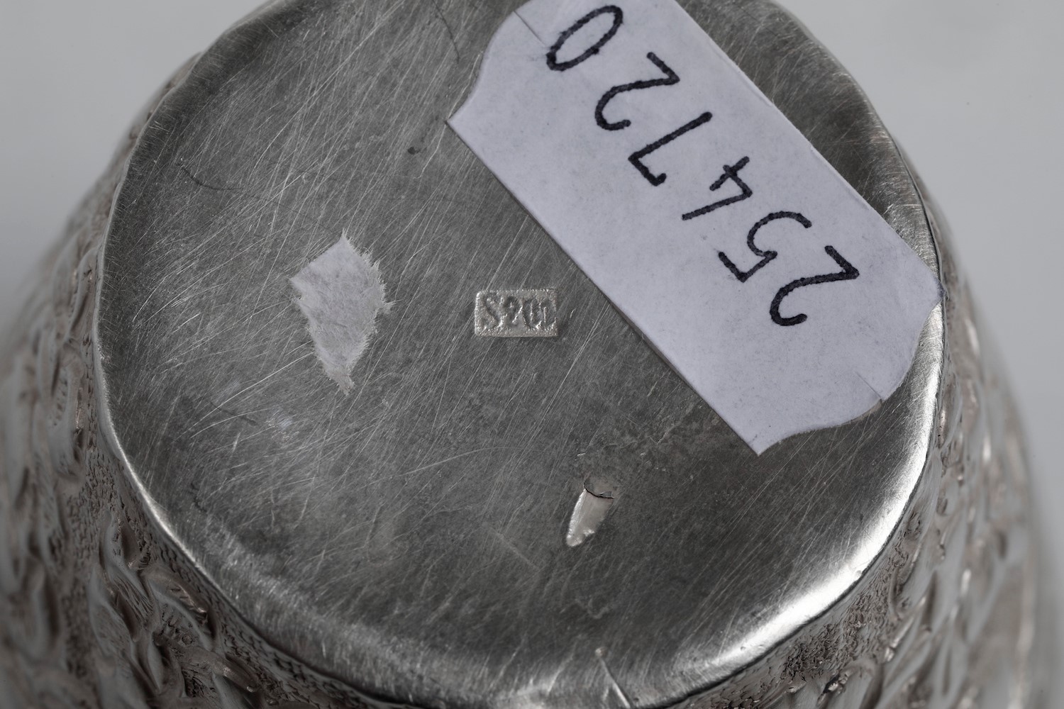 Lotto di oggetti in argento e metallo argentato, manifatture del XX secolo