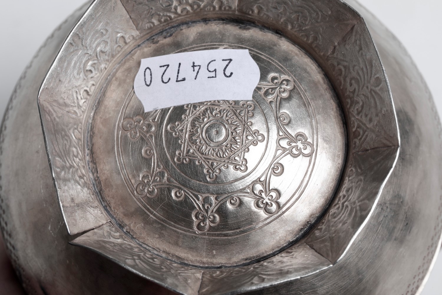 Lotto di oggetti in argento e metallo argentato, manifatture del XX secolo