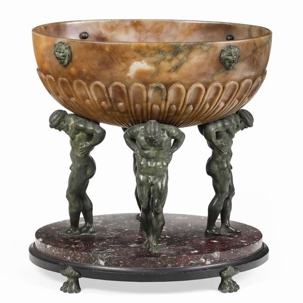 Coppa in marmo sorretta da tre titani in bronzo. Artista del XIX-XX secolo