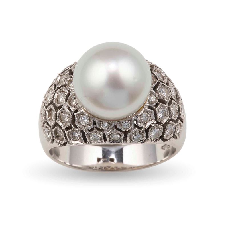 Anello con perla coltivata e piccoli diamanti  - Asta Gioielli - Cambi Casa d'Aste