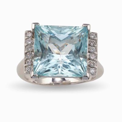Anello con Acquamarina di Ct 13.00 Circa e Diamanti