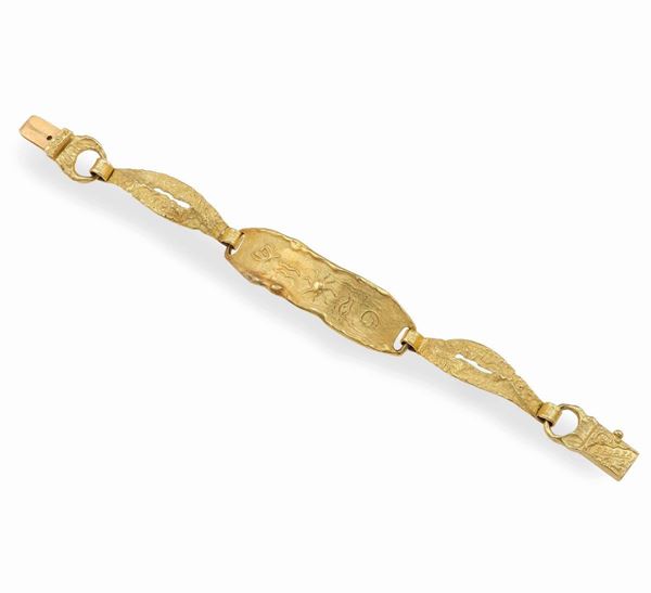 Carved gold bracelet. Signed Sforza