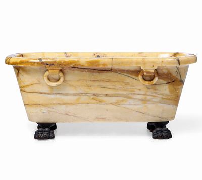 Modello di Vasca. Marmo Giallo Antico e Bronzo Fuso. Lapicida Neoclassico, Roma XVIII-XIX Secolo