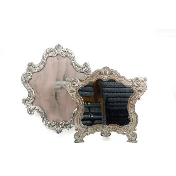 Due cartaglorie in metallo sbalzato