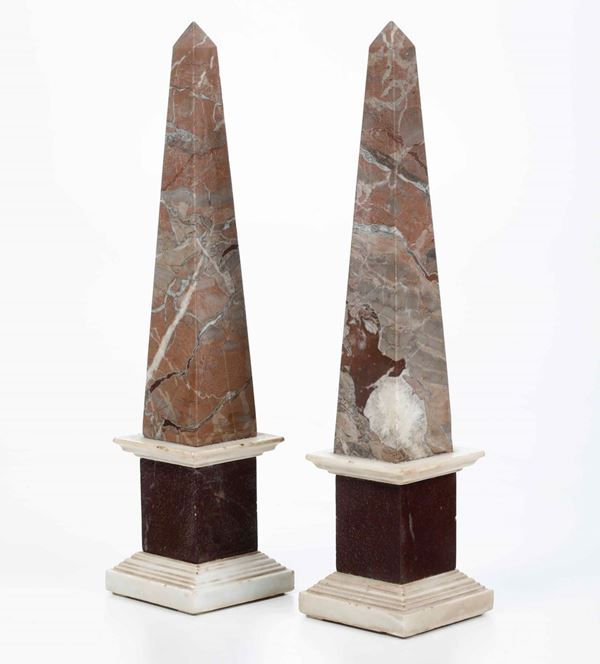 Coppia di obelischi in marmi policromi