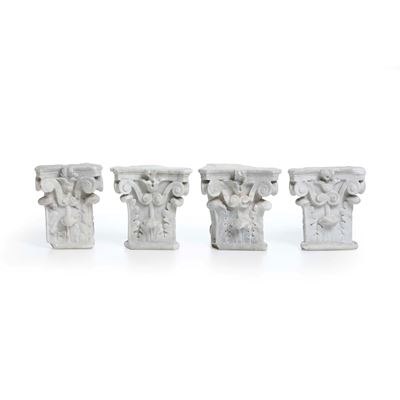 Quattro Capitelli in Marmo Bianco Scolpito. XIX Secolo