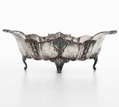 Centrotavola Ovale in Argento. Argenteria Artistica Italiana del XX Secolo. Marchio di Titolo con...